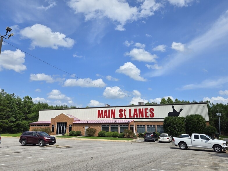 Primary Photo Of 2006 S Main St, Farmville Bowling Alley For Sale