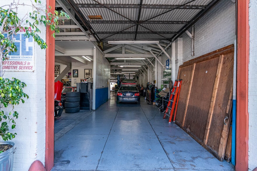 More Photos Of 242 W Commonwealth Ave, Fullerton Auto Repair For Sale