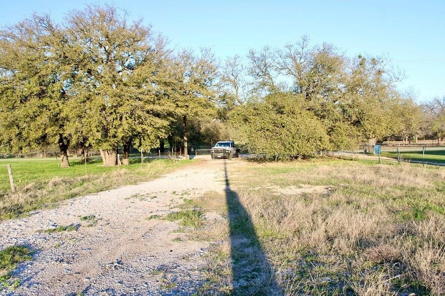 More Photos Of 119 Mikus Rd, Hudson Oaks Land For Lease