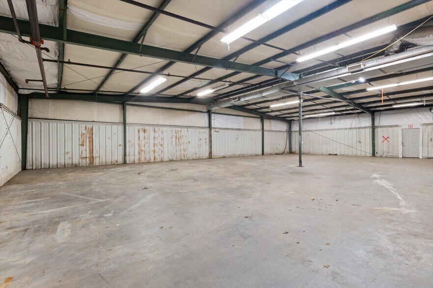More Photos Of 1811-1813 Old Estill Springs Rd, Tullahoma Warehouse For Lease