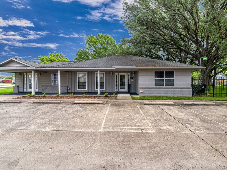 Primary Photo Of 1105 San Jacinto St, Rosenberg Office For Sale