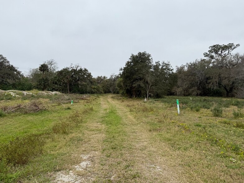 More Photos Of 210 Mango Tree Dr, Edgewater Manufactured Housing Mobile Home Park For Sale