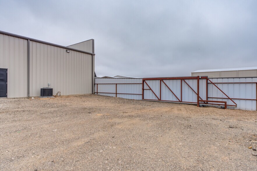 More Photos Of 8926 County Road 6820, Lubbock Warehouse For Sale