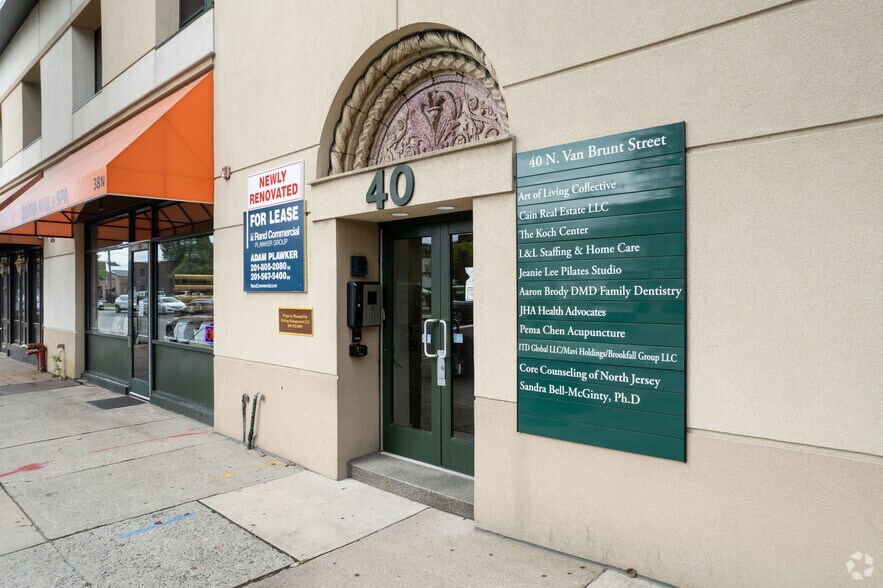 More Photos Of 36-40 N Van Brunt St, Englewood Office For Lease