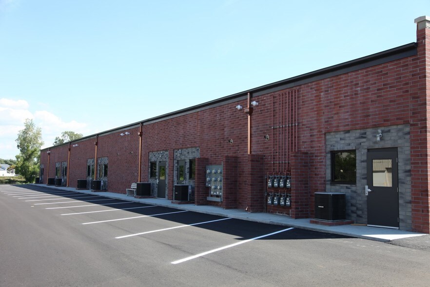 More Photos Of 6588 Center Industrial Dr, Jenison Showroom For Lease