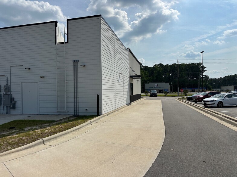 More Photos Of 422 US-70 Hwy, Havelock Freestanding For Lease