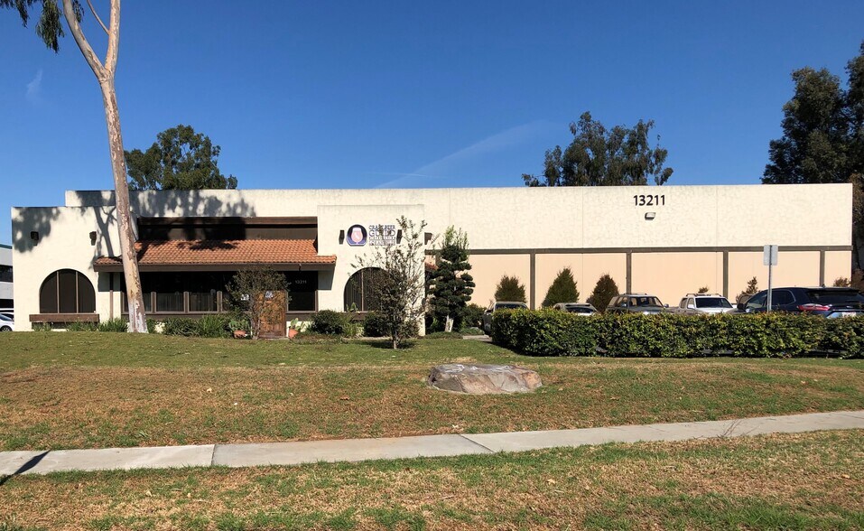 More Photos Of 13211 166th St, Cerritos Warehouse For Lease