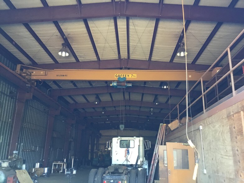 More Photos Of 1462 FM 2199, Marshall Warehouse For Lease