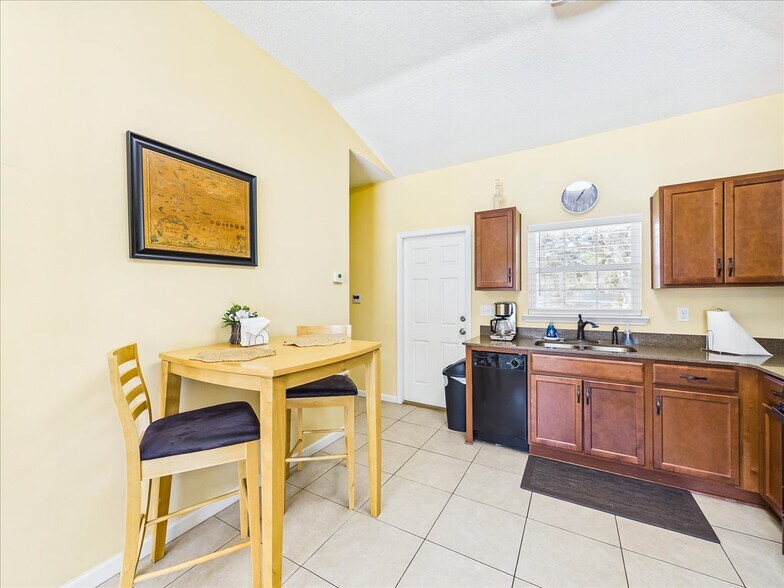 More Photos Of 100 Pilothouse Ct, Palatka Multifamily For Sale