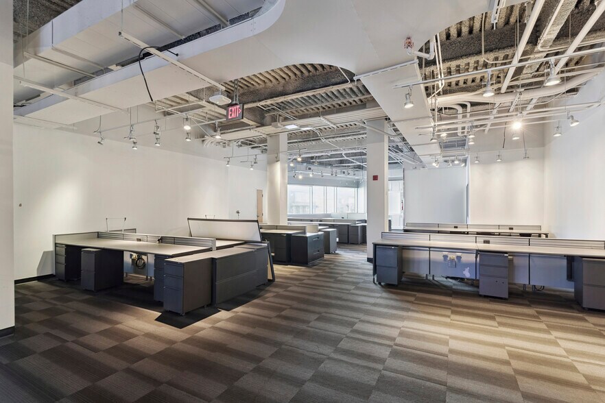 More Photos Of 33 Dundas St E, Toronto Office For Sale