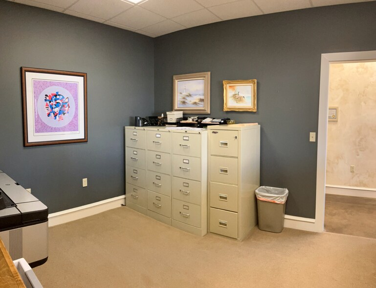 More Photos Of 2200 Garden Ln, Midland Warehouse For Sale