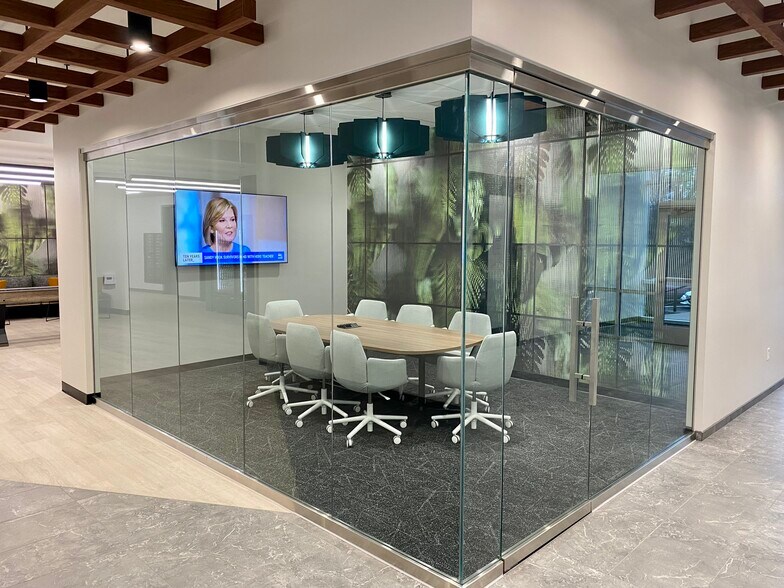 More Photos Of 9045 River Rd, Indianapolis Office Residential For Lease