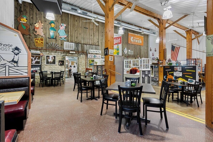 More Photos Of 6216 WI-42, Egg Harbor General Retail For Sale