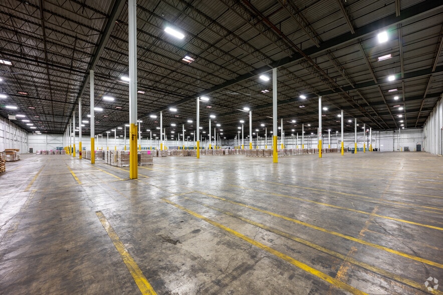 More Photos Of 221 S Franklin Rd, Indianapolis Warehouse For Lease