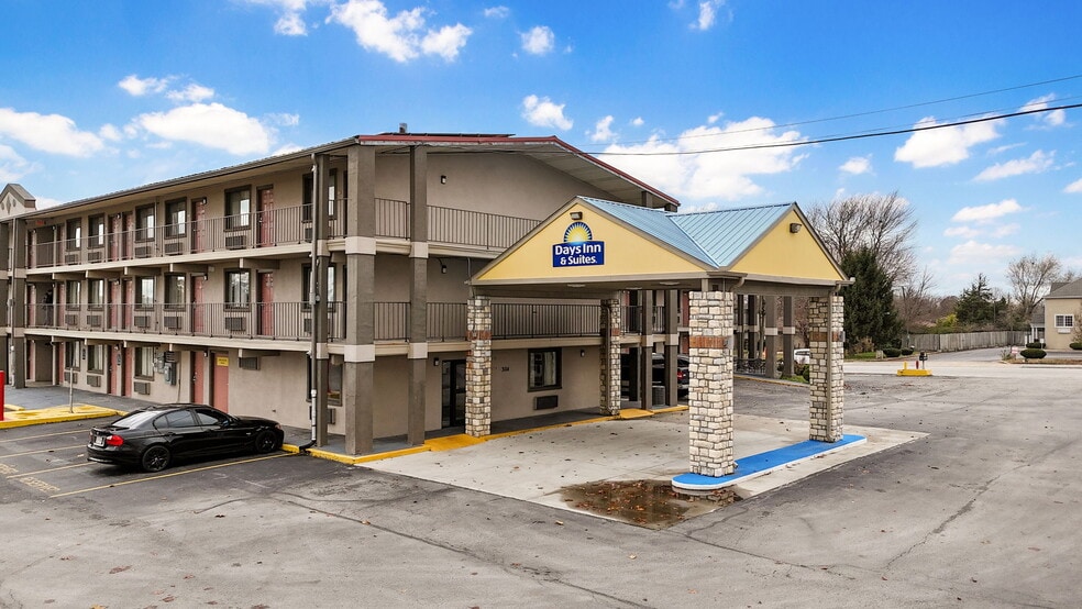 More Photos Of 3114 N Kentwood Ave, Springfield Hotel For Sale