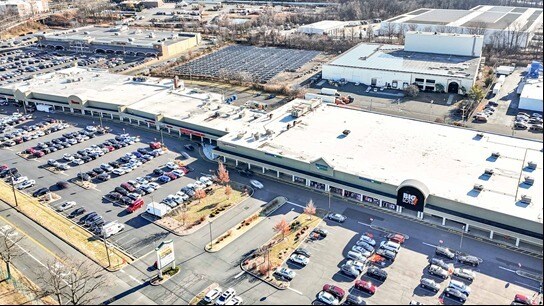 More Photos Of 686-698 Oak Tree Ave, South Plainfield Unknown For Lease