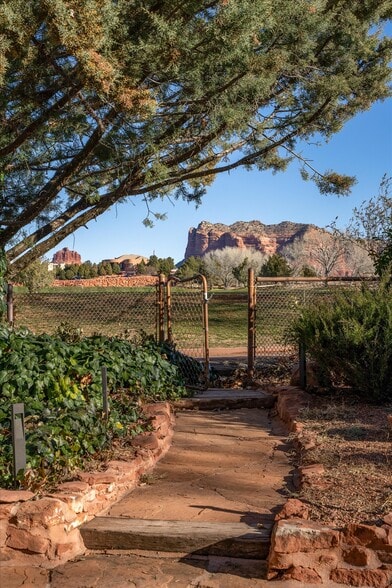 More Photos Of 10 Rojo Dr, Sedona Hotel For Sale