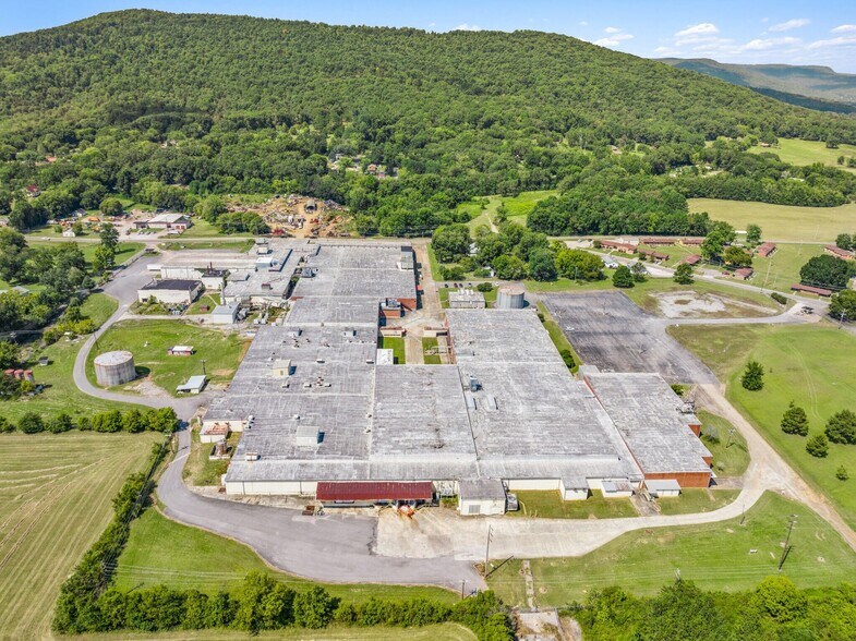 More Photos Of 705 E 2nd St, Stevenson Industrial For Lease
