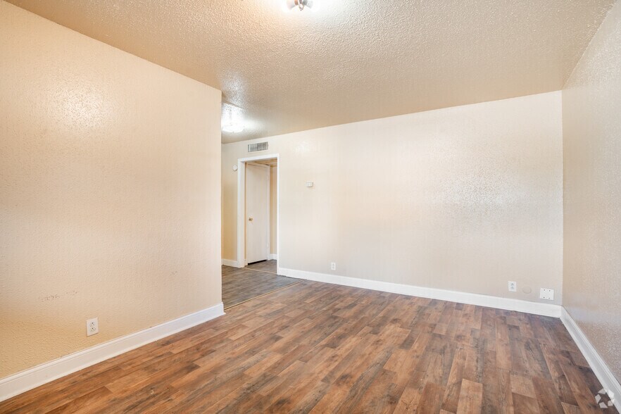 More Photos Of 905 Campus St, Beaumont Multifamily For Sale
