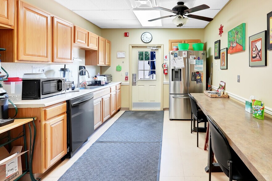 More Photos Of 9 Spring St, Freehold Office For Sale