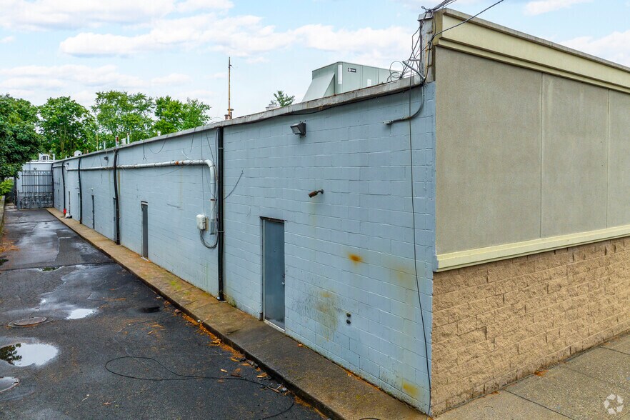 More Photos Of 6401 Jericho Tpke, Commack Restaurant For Sale