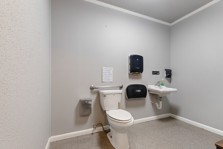 More Photos Of 114 N Church St, Waverly Loft Creative Space For Lease