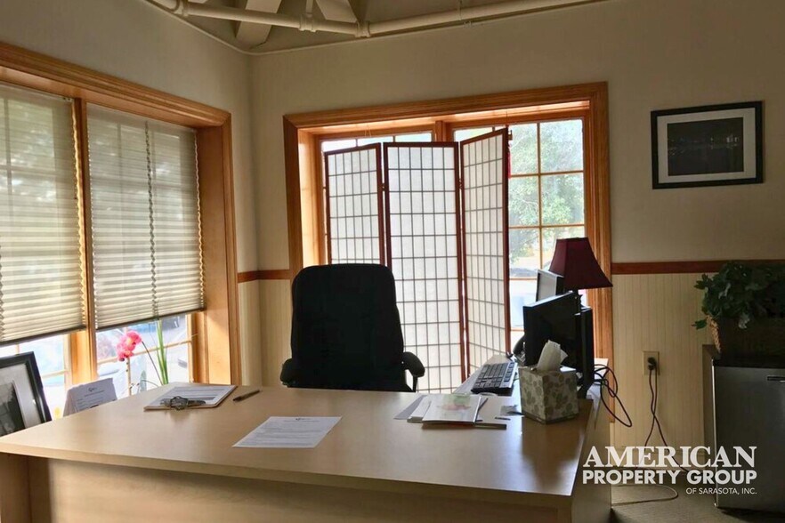 More Photos Of 3808 N Tamiami Trl, Sarasota Medical For Sale