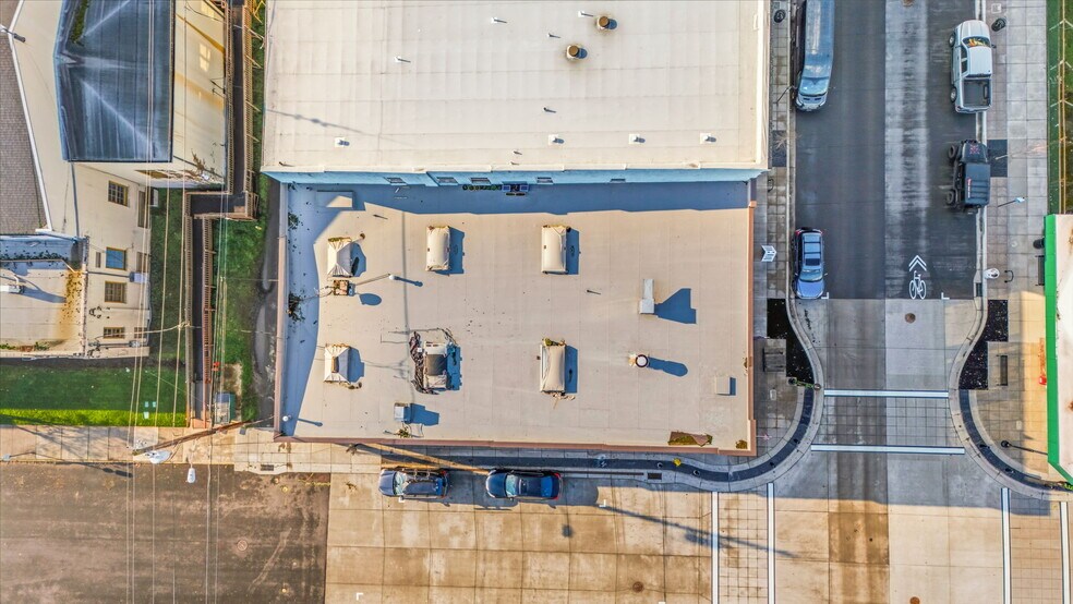 More Photos Of 657 E Main St, Cottage Grove Restaurant For Sale