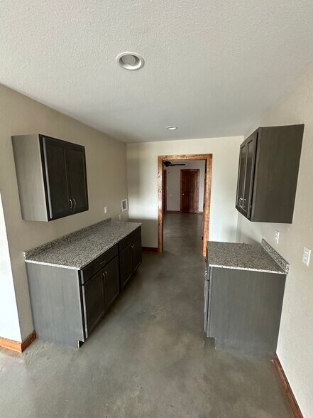 More Photos Of 4072 Old Lorena Rd, Lorena Light Manufacturing For Lease