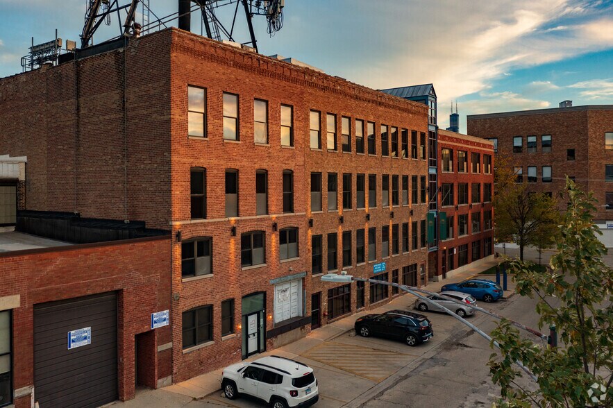 More Photos Of 1415 N Dayton St, Chicago Loft Creative Space For Lease