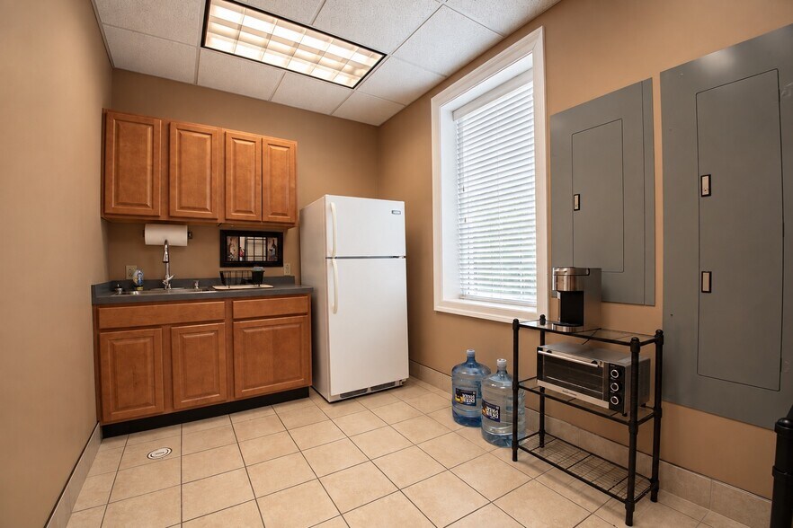 More Photos Of 1303 Courthouse Rd, Stafford General Retail For Sale