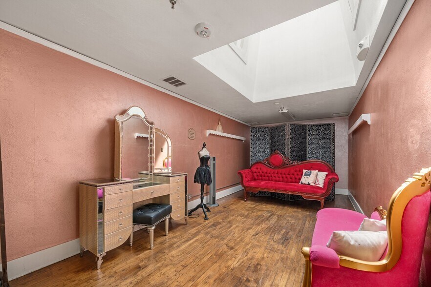 More Photos Of 917 Whittier Blvd, Montebello Storefront For Sale