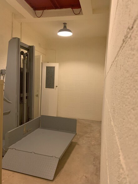 More Photos Of 5810-5814 Seminary Rd, Alexandria Freestanding For Lease