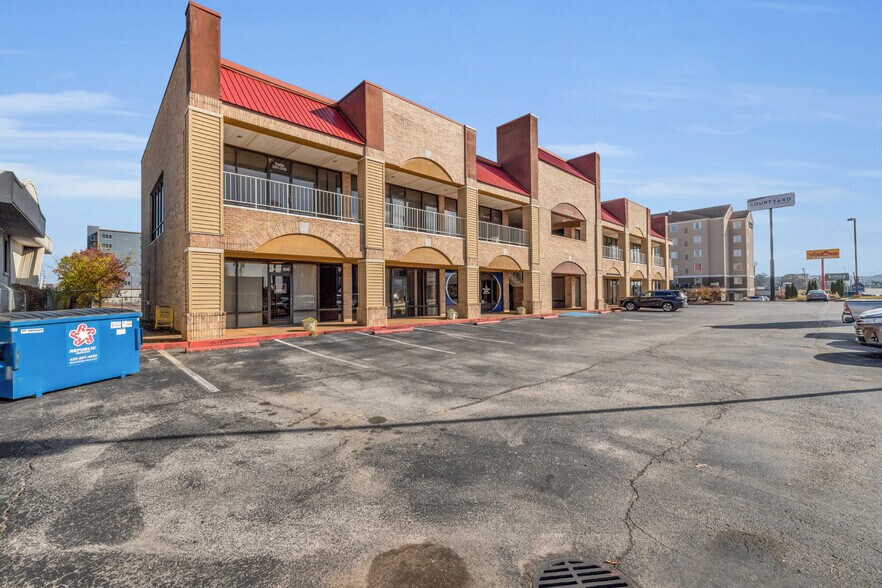 More Photos Of 7011 Shallowford Rd, Chattanooga Medical For Sale