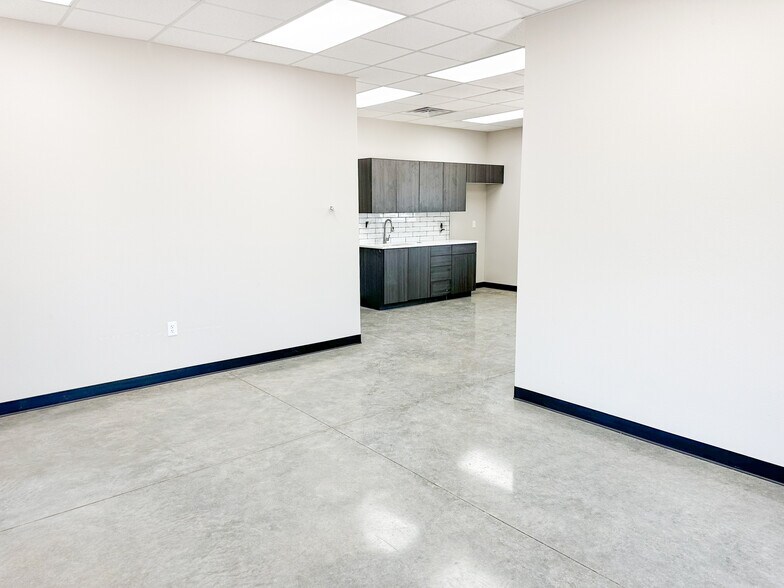 More Photos Of 7115 N County Road 1294, Midland Warehouse For Lease
