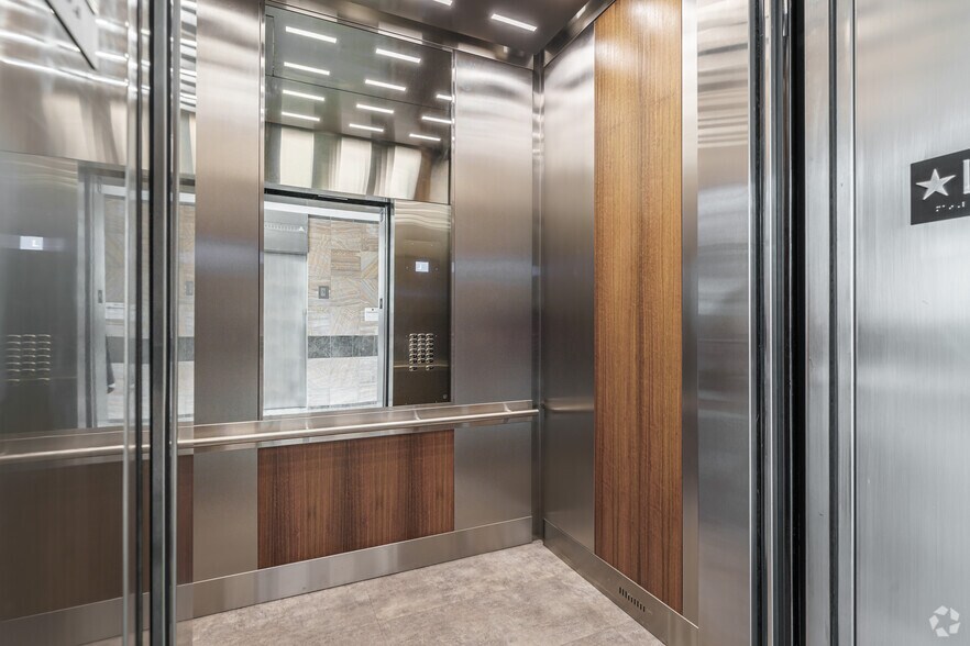 More Photos Of 1 E Broward Blvd, Fort Lauderdale Coworking Space