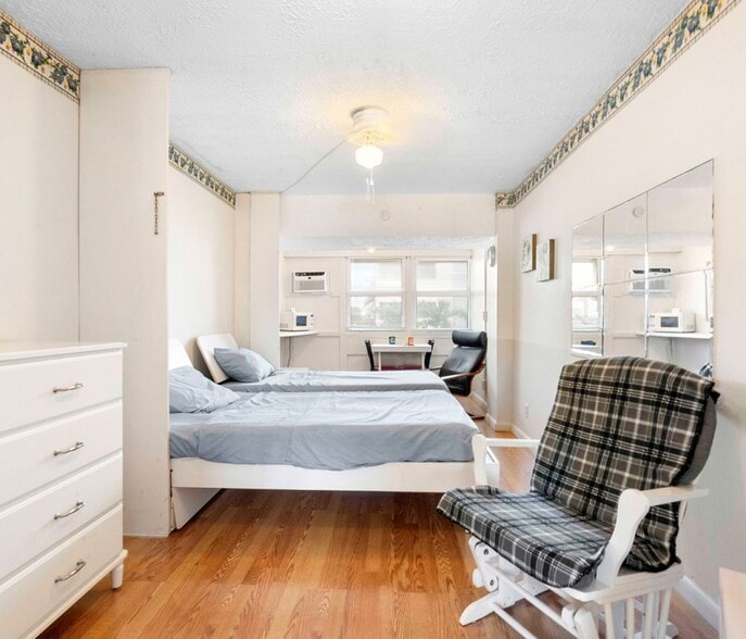 More Photos Of 312 Minnesota St, Hollywood Hotel For Sale