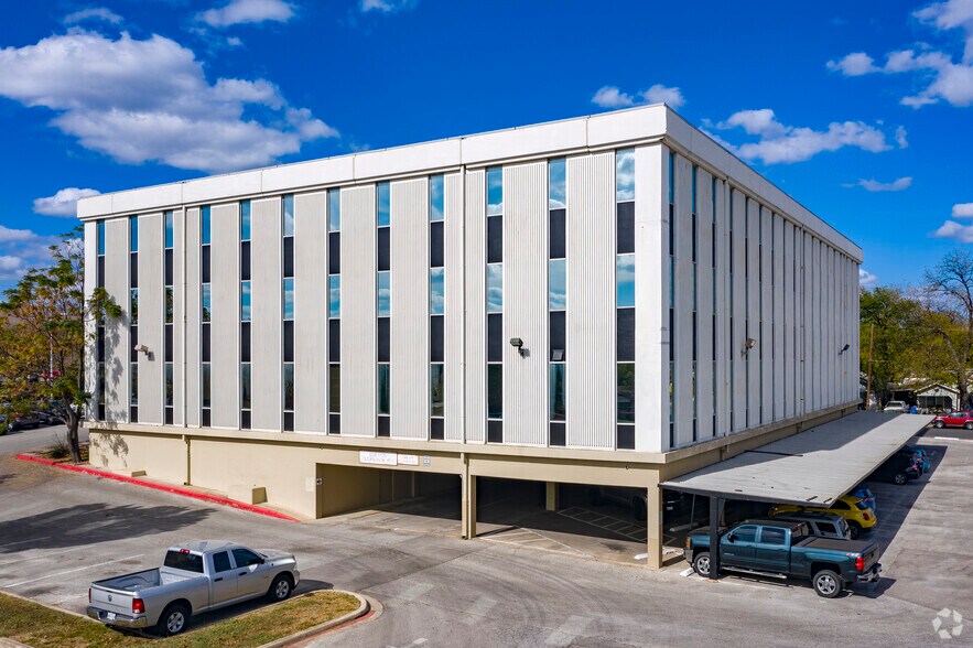 More Photos Of 700 S Zarzamora St, San Antonio Office For Sale