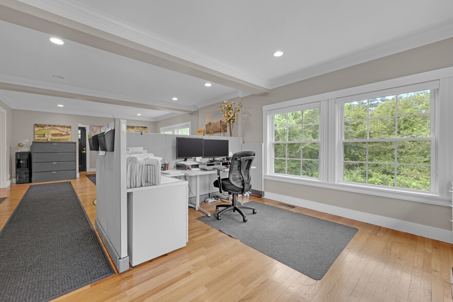 More Photos Of 4 Makepeace Rd, Westford Office Residential For Sale