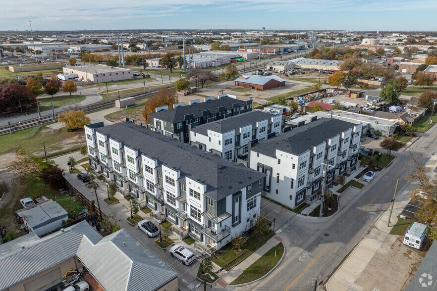 More Photos Of 13325 Bee St, Farmers Branch Apartments For Sale