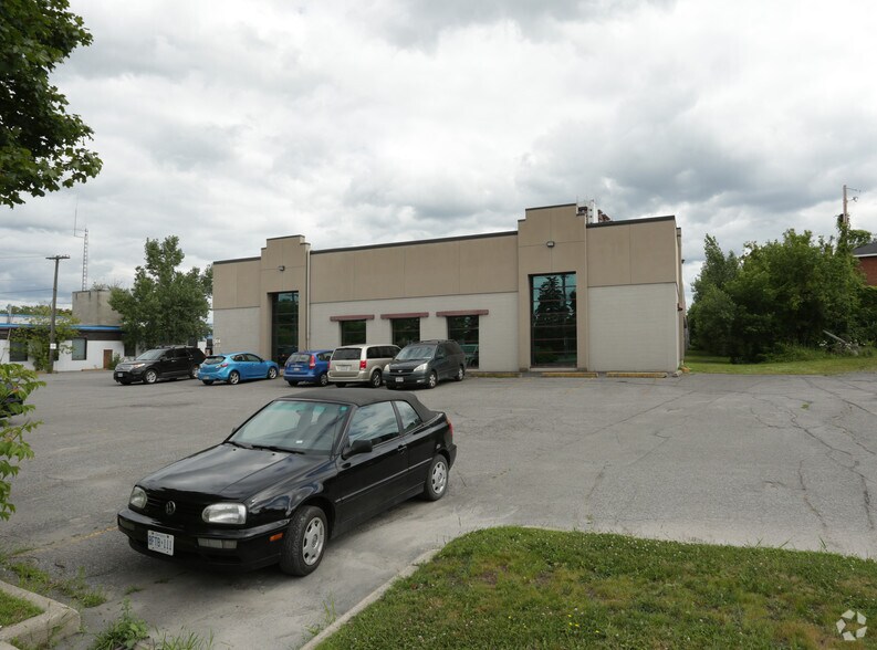 More Photos Of 248 McArthur Av, Ottawa Light Distribution For Sale