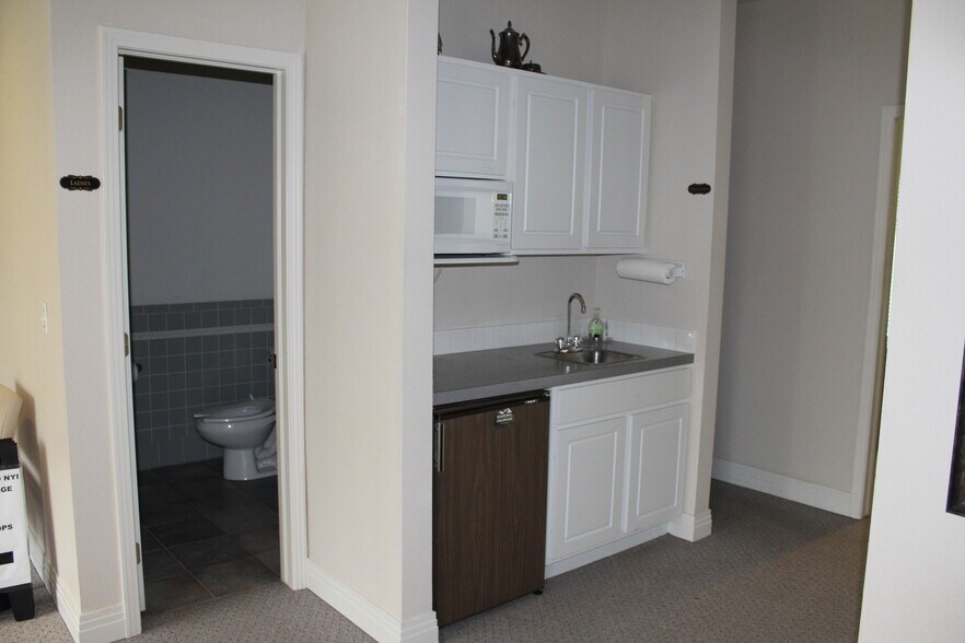 More Photos Of 12021 Pennsylvania St, Thornton Office Residential For Lease