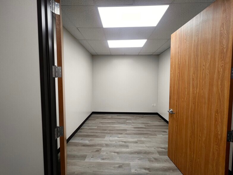 More Photos Of 11950 Alief Clodine Rd, Houston Light Distribution For Lease