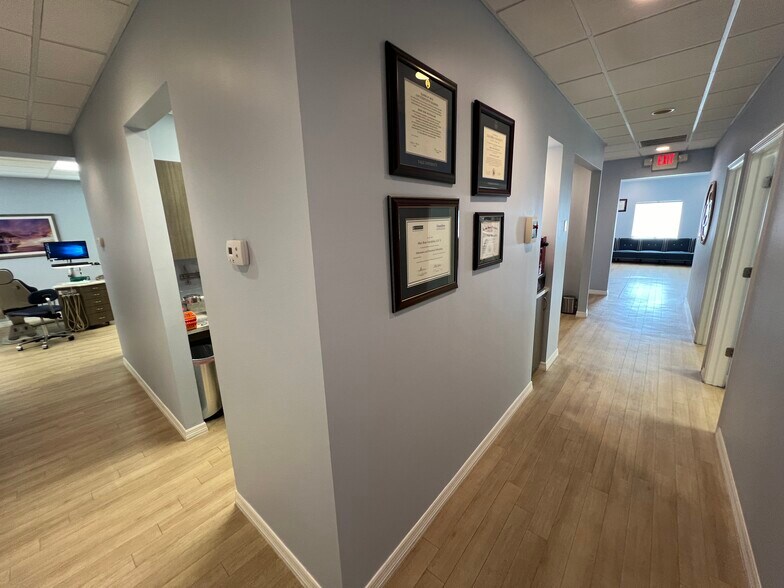 More Photos Of 13135 Kings Lake Dr, Gibsonton Medical For Lease