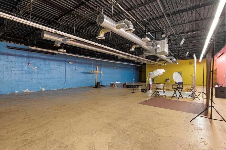 More Photos Of 987 Hollywood Rd NW, Atlanta Industrial For Sale