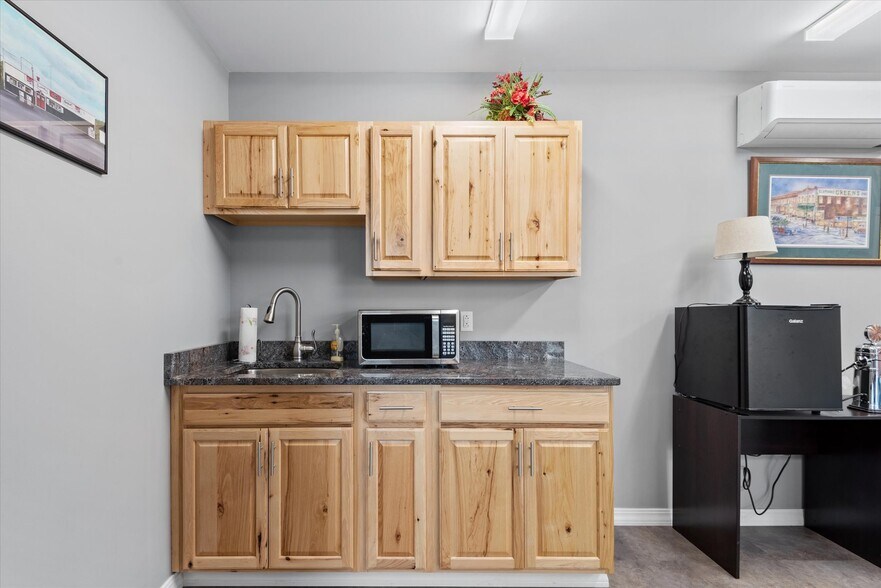 More Photos Of 86 Parsons St, Presque Isle Service Station For Sale