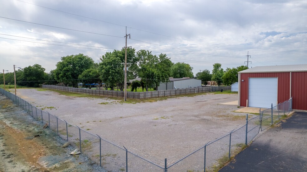 More Photos Of 2301 S Highway 77, Pauls Valley Industrial For Sale