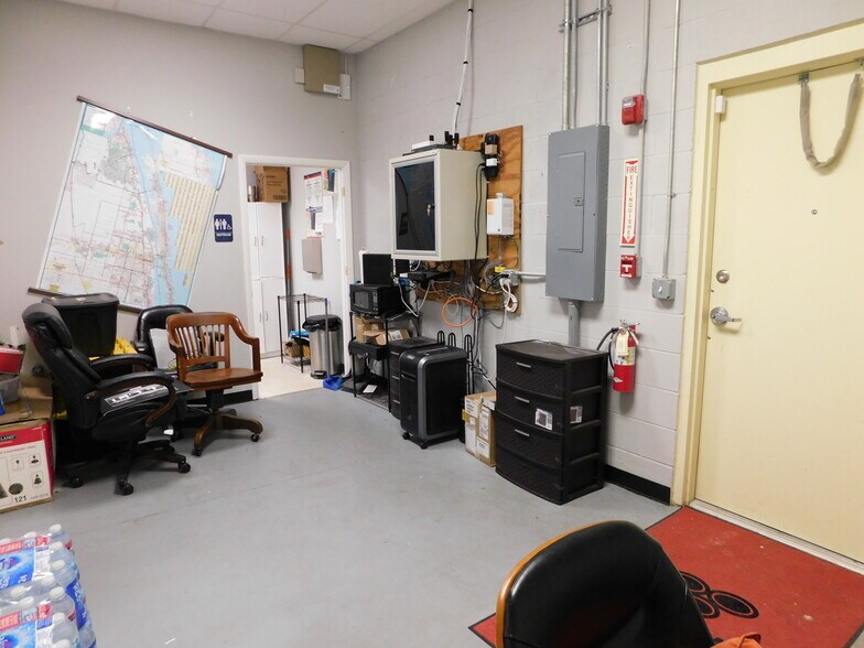 More Photos Of 9360 90th Ave, Sebastian General Retail For Lease