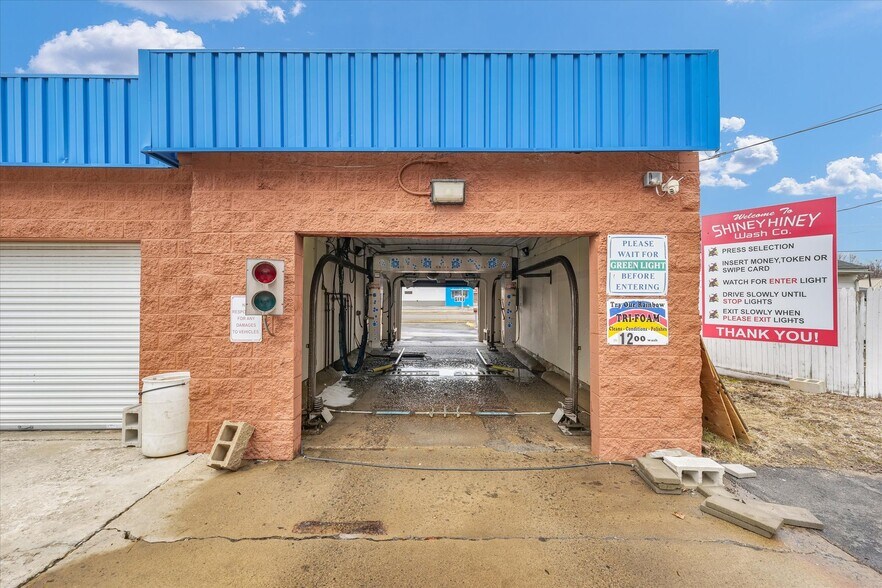 More Photos Of 110 W Lincoln Ave, Charleston Carwash For Sale