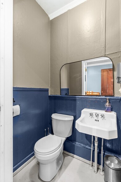 More Photos Of 11 E Broadway, Salem Theater Concert Hall For Sale